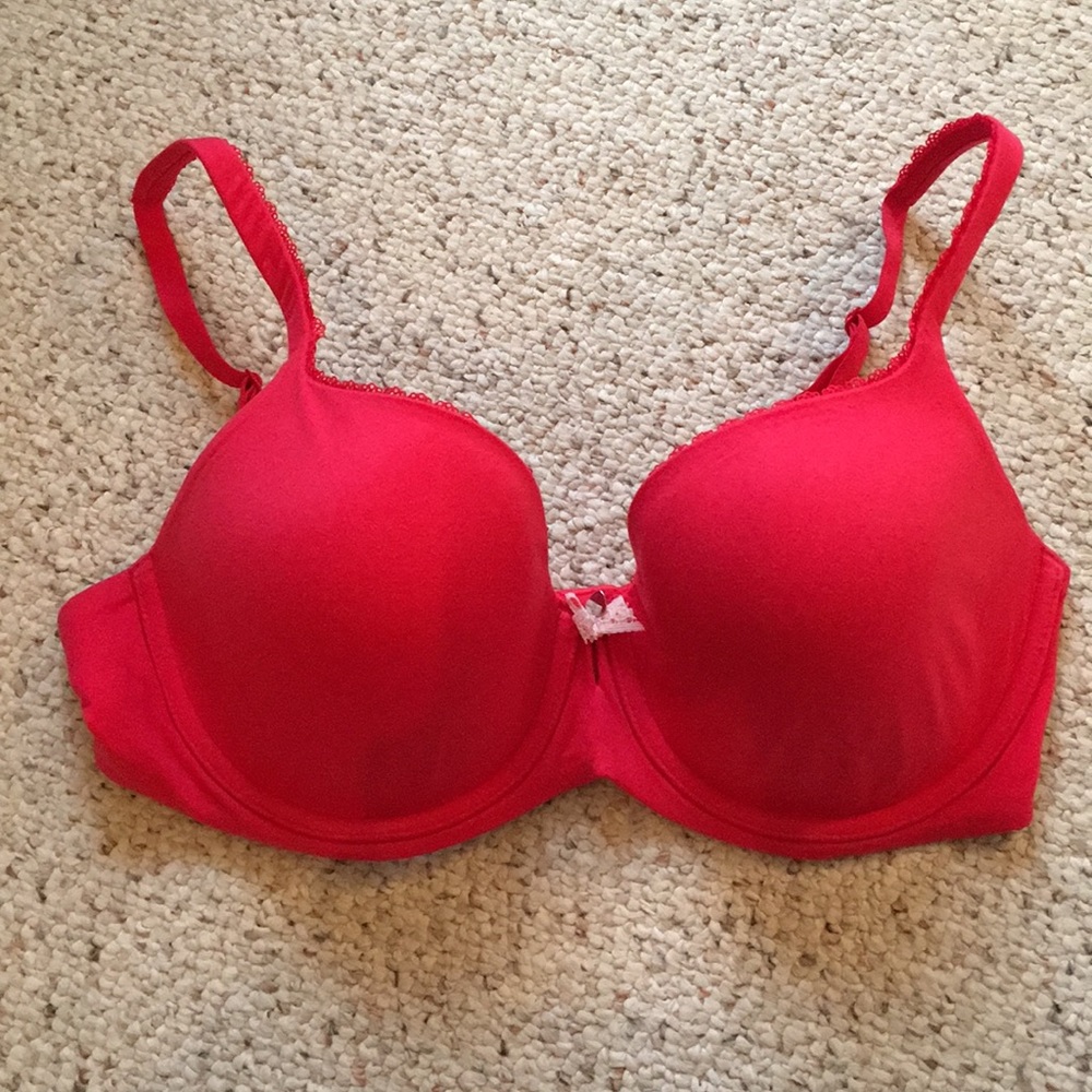 Victoria’s Secret 34DD red demi bra